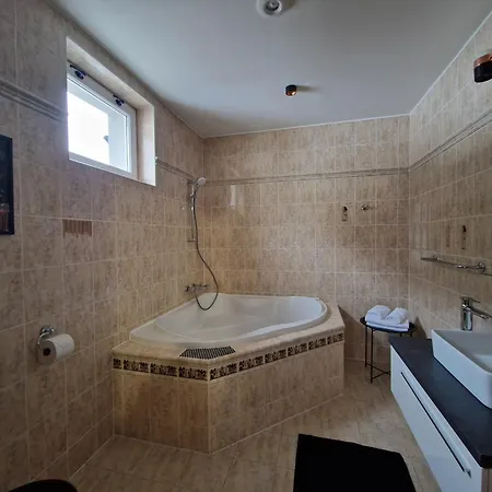 Aurelius 3*